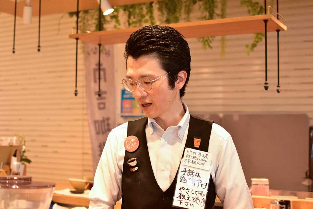 仕事中の竹内さん